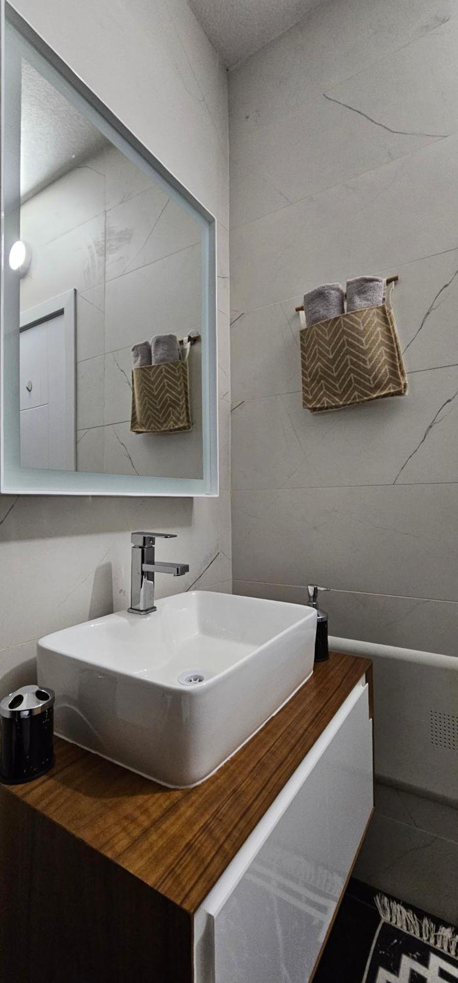 Value Living Apartment Урошевац Экстерьер фото